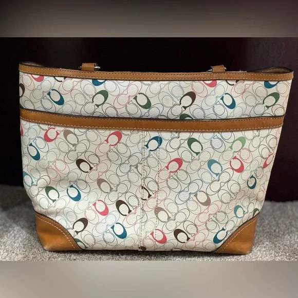 Coach- Chelsea Handbag Double straps with pockets in front and back of purse. - Picture 2 of 3